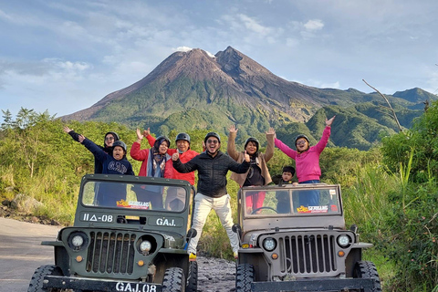 Alba del vulcano Merapi con jeep 4wd e passo sulla lava fredda