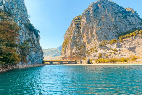 Ucieczka z Tirany, zamek Kruja-jezioro Shkopeti, rejs statkiem