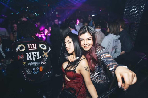 Tokio: One Night in Exclusive Rooftops and Clubs of Japón