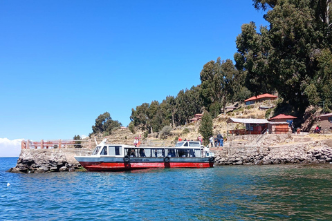 Experience Lake Titicaca: 2 days among the Quechua-speaking community and floating reed islands Experience Lake Titicaca: 2 days among a Quechua-speaking community and floating reed islands