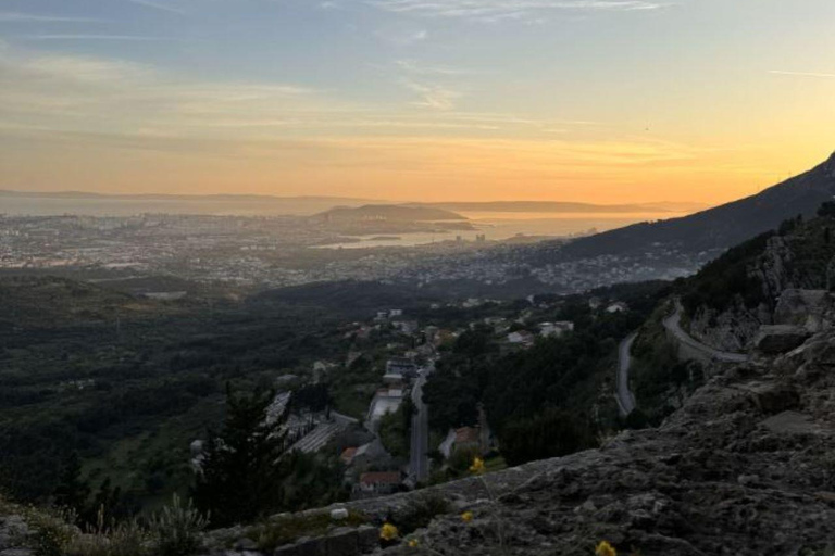 Split: Visita panorámica de la ciudad al atardecer en KlisExcursión nocturna al atardecer en Klis