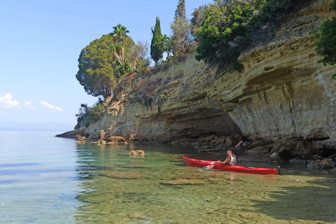 Kalamata: Tagestour mit Meereskajak und Mittagessen