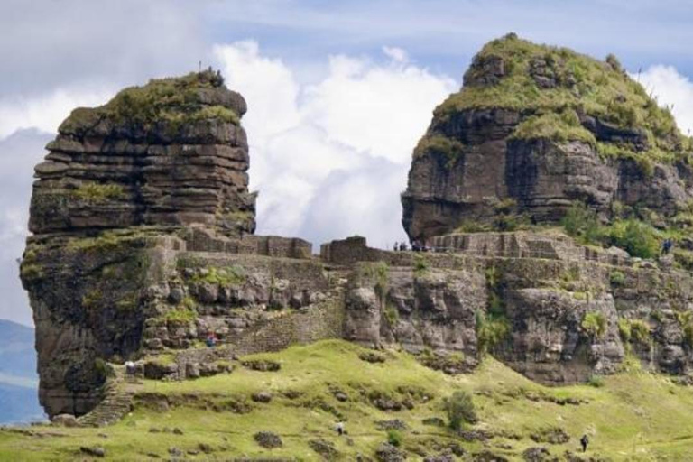 Cusco: Trekking to Waqrapukara 1 day + Meals