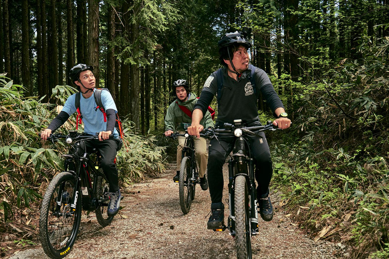 Tour en eMTB pour voir les belles îles depuis le sommet