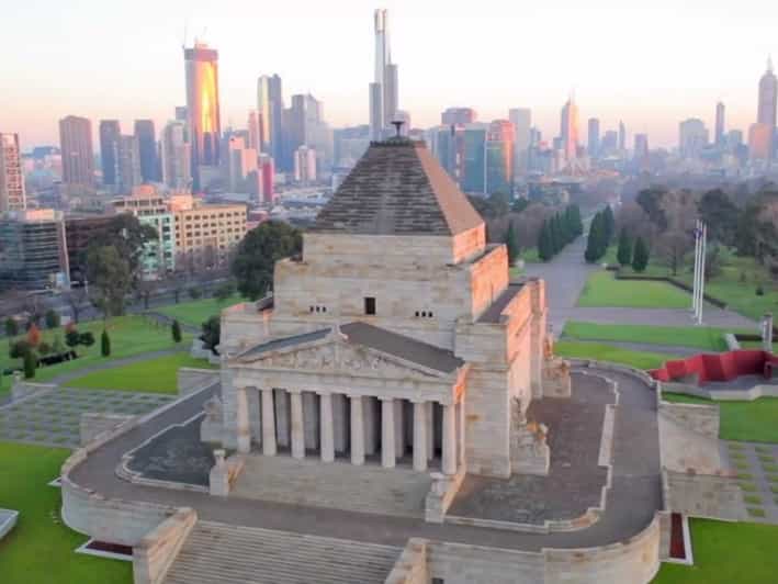 Melbourne: Shrine, Botanic Gardens & Sports Precinct Walk