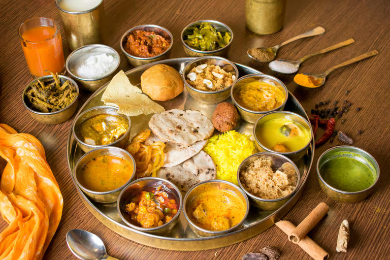 Jaipur: 2-Hour Vegetarian Food Tour with a Local Guide