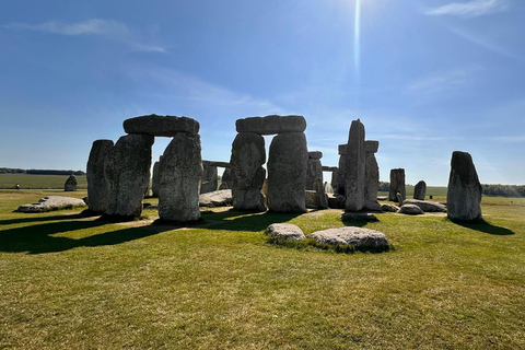 London to Southampton Port - Optional Via Stonehenge 4 Passengers MPV Vehicle