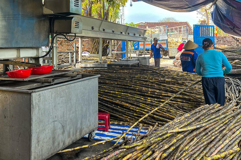 Halvdag med fiskby och berömd Vietnam-sampanPrivat tur