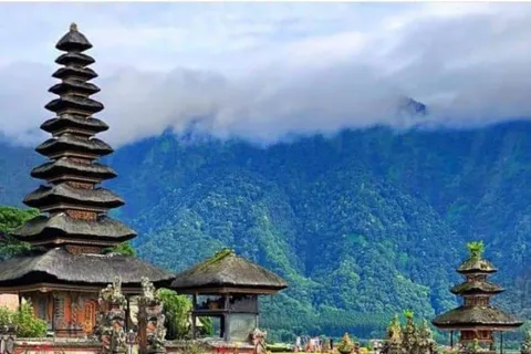 Nord de Bali : Lever de soleil au temple d'Ulundanu et chute d'eau de Sekumpul