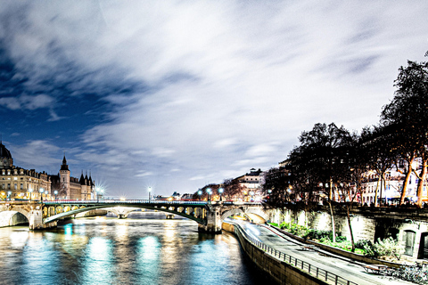 Paris: Night River Cruise On The Seine With Waffle Tasting