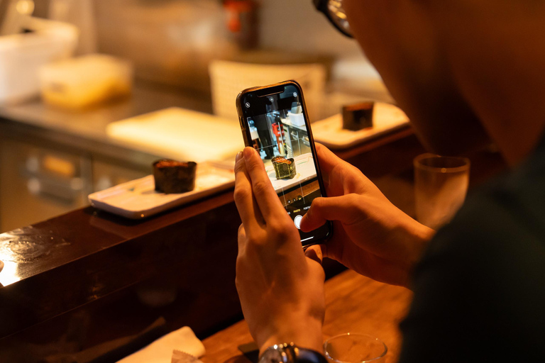 Degustación ilimitada de sake con degustación de sushi Omakase en TokioCata ilimitada de sake con 10 piezas de sushi omakase en Tokio