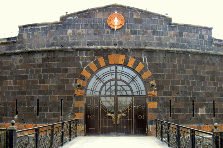 From Yerevan: Gyumri, City tour, Harichavank, Black Fortress