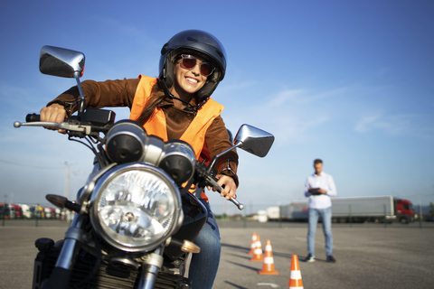 Lekcje jazdy na skuterze i motocyklu w DżakarcieLekcje jazdy skuterem i motocyklem w Dżakarcie