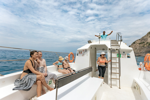 Au départ de Porto Vromi : Excursion en bateau sur la plage de Navagio, où se trouvent des épaves.