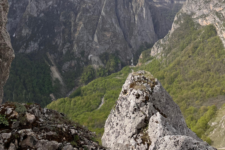 3 day trekking between mountain villages Khinaliq - Qriz Baku: 3 day trekking aroud mountain villages Guba - Khinalig