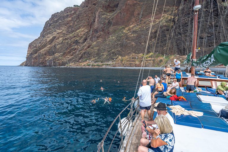 Madeira : Excursión en barco de madera con ballenas y delfines