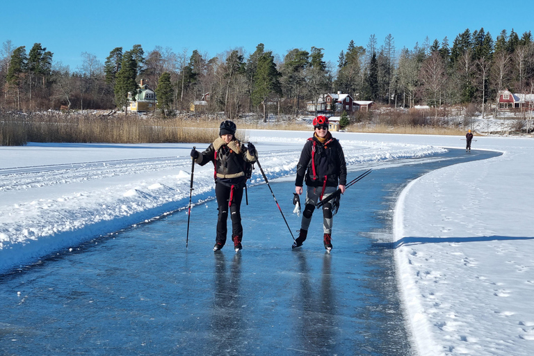 Stoccolma: Pattinaggio nordico per principianti su un lago ghiacciatoStoccolma: pattinaggio nordico su ghiaccio per principianti su un lago ghiacciato