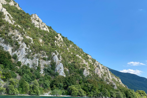 Ohrid: Lake Ohrid Boat Cruise with Swimming Stops