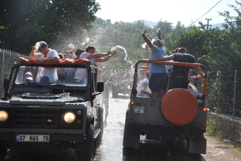 Alanya: tour in jeep del fiume Dim e della grotta Dim con pranzo