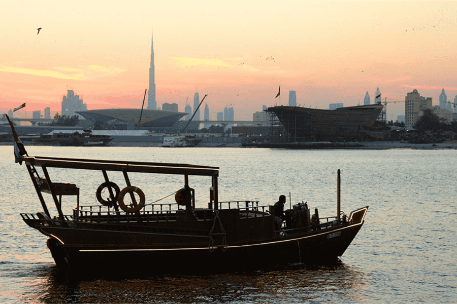Dubai Canal: Gemeinsame Bootsfahrt mit der Abra. Foto: GetYourGuide Dubai Canal: Gemeinsame Bootsfahrt mit der Abra. Foto: GetYourGuide