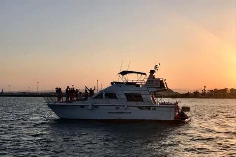 Larnaca: Cruise bij zonsondergang - Deep Blue Luxury Yacht