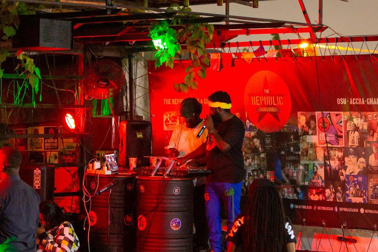 Ervaar het nachtleven van Accra Muziek Drankjes Dance Party &amp; Vibe