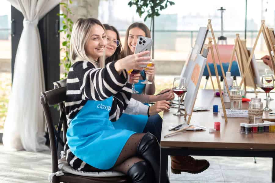 Baltimore: Mystery-Paint-&-Sip-Abend in einer trendigen Brauerei. Foto: GetYourGuide