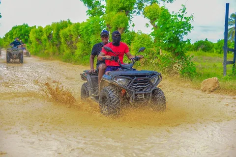 Avventura in ATV alla Grotta dell'Acqua e alla Spiaggia di Macao a Punta Cana