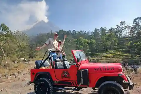 Visita guiada ao Monte Merapi com jipe 4X4 a partir de yogyakarta