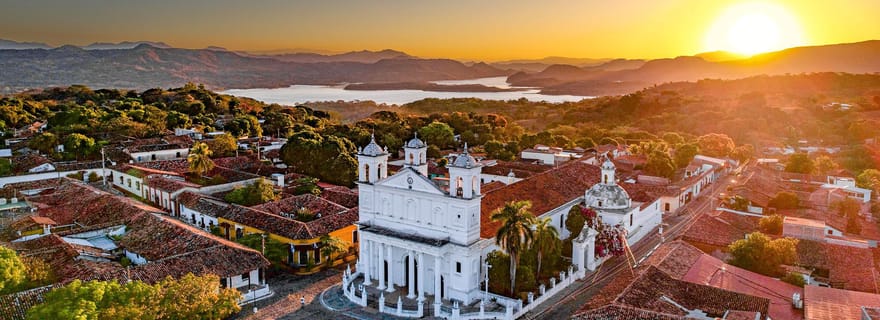 Visite de la ville coloniale de Suchitoto, du lac de Suchitlan et des cascades de Los Tercios