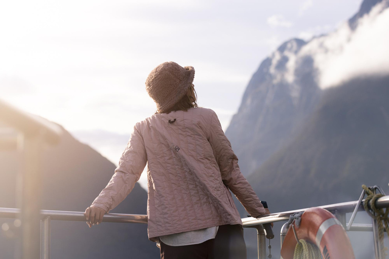 Tour di un giorno intero e crociera Premium nel Milford Sound