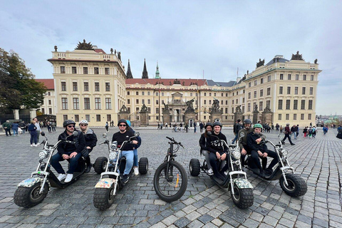 Praga: Panoramiczne punkty widokowe - wycieczka elektrycznym trójkołowcem z przewodnikiemWycieczka standardowa z 1 osobą na wózek