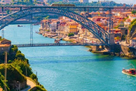 Porto: Visit the Lello bookshop and take a cruise Porto: Visit Lello Bookstore and take a Cruise