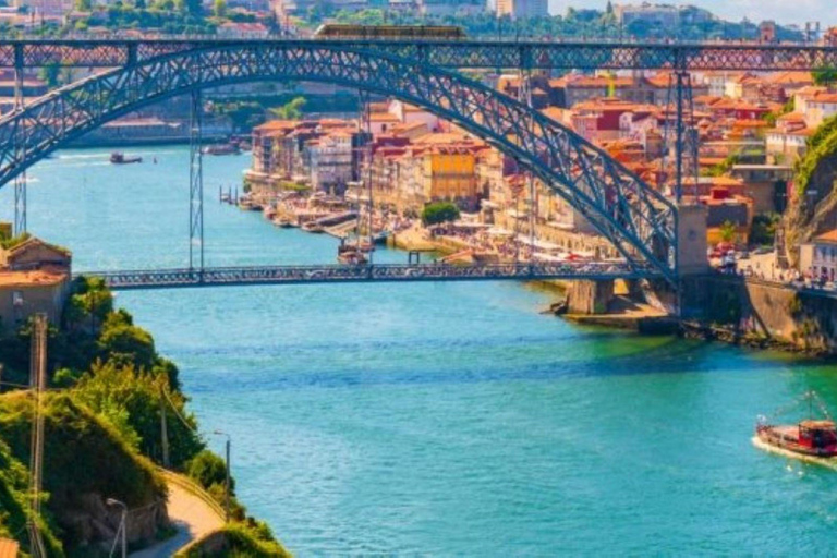 Porto: Visit the Lello bookshop and take a cruise Porto: Visit Lello Bookstore and take a Cruise