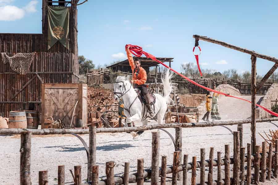 Ab Madrid: Transfer & Eingang zum Puy du Fou España. Foto: GetYourGuide