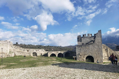 Von Durrës aus: BERAT DAY TOUR - &quot;Stadt der tausend Fenster&quot;