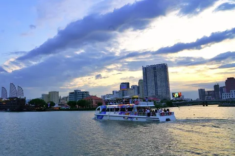 Ho Chi Minh City: vivace crociera turistica sul fiume Saigon