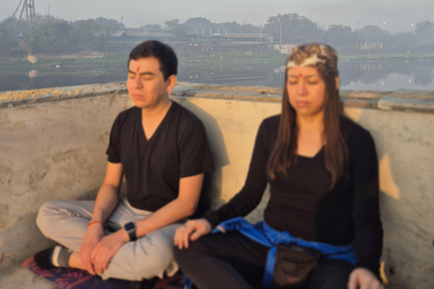 Delhi: meditación espiritual y paseo en barco con un músico folclóricoDelhi: meditación espiritual y paseo en barco con un músico folclórico como guía