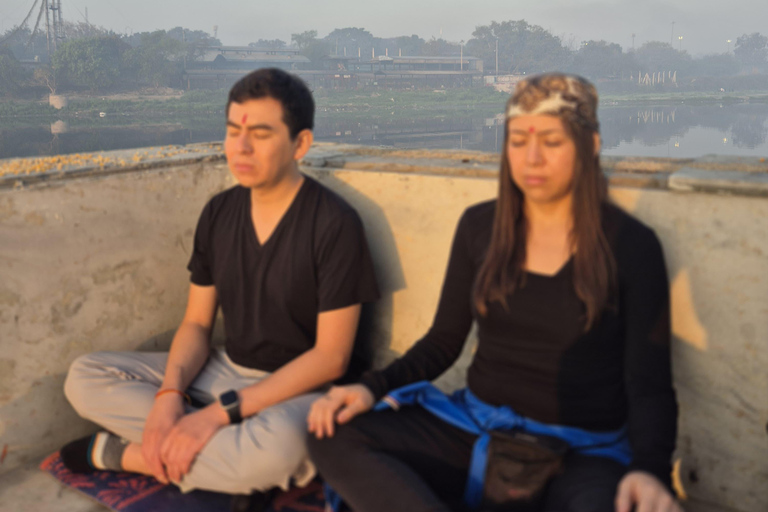 Delhi: meditación espiritual y paseo en barco con un músico folclóricoDelhi: meditación espiritual y paseo en barco con un músico folclórico como guía