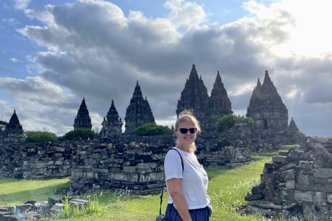 Yogyakarta: Borobudur Climb Up and Prambanan Temple Day Tour