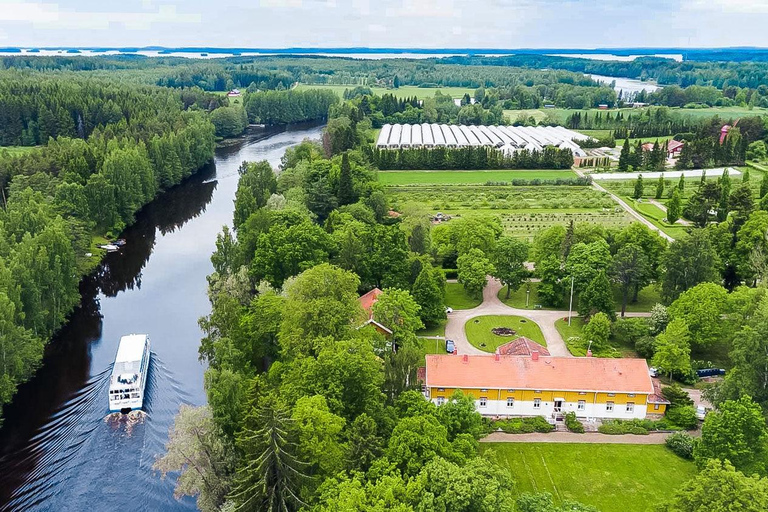 Helsinki: Private Visit to Finnish Berry Winery with Tasting