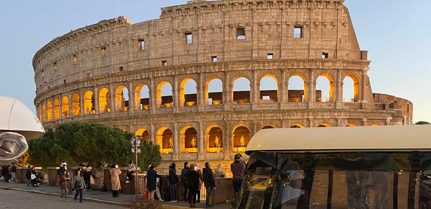 Exklusives Rom bei Nacht: Golfwagen, italienisches Abendessen & Gelato