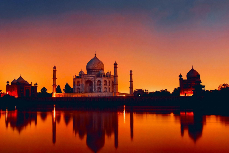 Tour al tramonto del Taj Mahal in Tuk Tuk con guida privataDa Delhi: auto privata con autista, guida e Tuk Tuk ad Agra