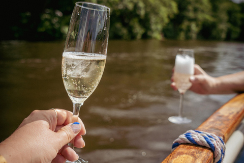 Berlin: 2-Hour Spree Cruise with Drag Queen & Sightseeing