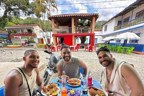 Medellín : aventure sauvage dans les Andes – randonnée, vol et détenteMedellin : aventure sauvage dans les Andes – équitation, vol et détente