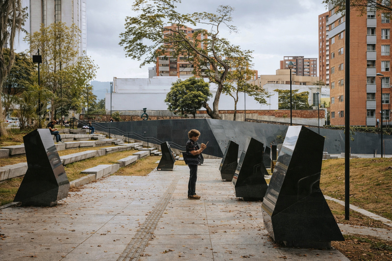 Medellín: Escobar, Colombian Conflict & Transformation