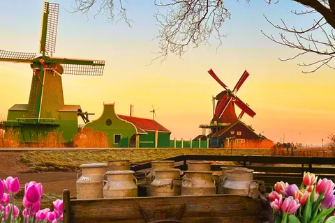 Amsterdam: Giethoorn & Zaanse Schans Small Group Day Trip