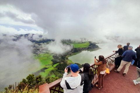 São Miguel: Excursão de 1 dia ao icônico Vulcão das Furnas e ao Nordeste