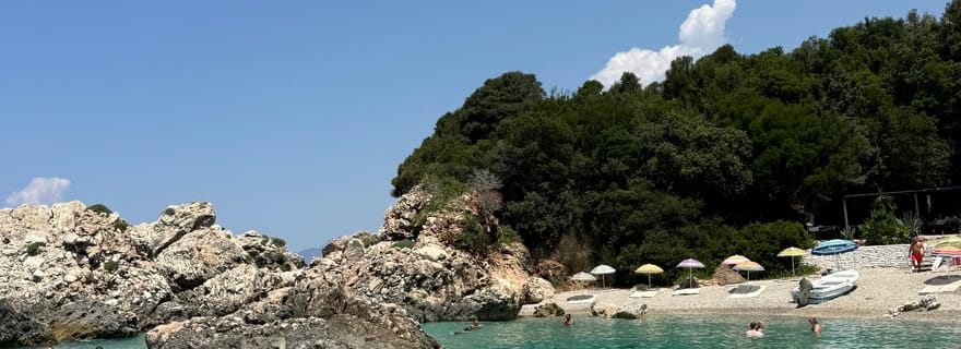 Sarandë : sortie en bateau vers 7 destinations. Boisson et parasol gratuits