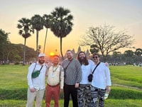 Siem Reap, Angkor Wat Sunrise Small-Groups con Guía Tour - Housity